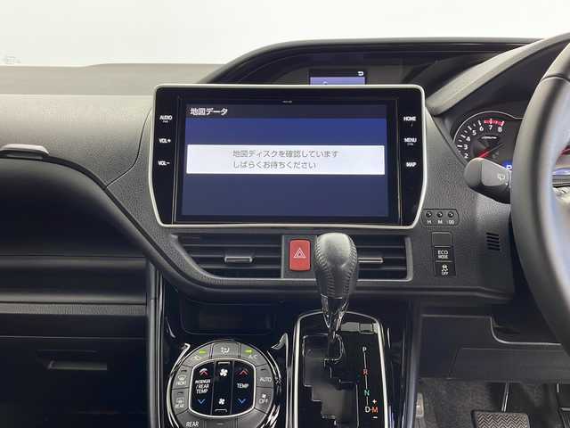トヨタ ノア Si ダブルバイビーⅡ 鹿児島県 2019(令1)年 2.4万km ブラック 純正１０型ナビ　【TZ-D205W】/バックカメラ　/両側電動スライドドア　/純正ドライブレコーダー/リアサンシェード/プッシュスタート/純正ドアバイザー/純正ＥＴＣ　/クルーズコントロール　/トヨタセーフティセンス　/プリクラッシュセーフティ　/アイドリングストップ　/スマートキー　/禁煙車