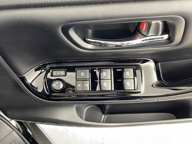 トヨタ ノア Si ダブルバイビーⅡ 鹿児島県 2019(令1)年 2.4万km ブラック 純正１０型ナビ　【TZ-D205W】/バックカメラ　/両側電動スライドドア　/純正ドライブレコーダー/リアサンシェード/プッシュスタート/純正ドアバイザー/純正ＥＴＣ　/クルーズコントロール　/トヨタセーフティセンス　/プリクラッシュセーフティ　/アイドリングストップ　/スマートキー　/禁煙車