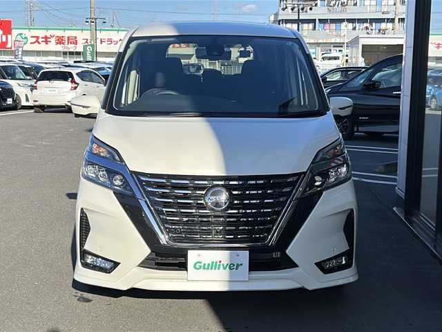 日産 セレナ ハイウェイスター V 岐阜県 2021(令3)年 0.5万km ブリリアントホワイトパール ＳＤナビ　/全方位カメラ　/ドライブレコーダー　/ＥＴＣ　/プロパイロット　/前後コーナーセンサー　/アイドリングストップ　/両側パワースライド　/ＬＥＤヘッドライト　/オートライト　/革巻きステアリング　/スマートキー/プッシュスタート/純正16インチアルミホイール/フロアマット