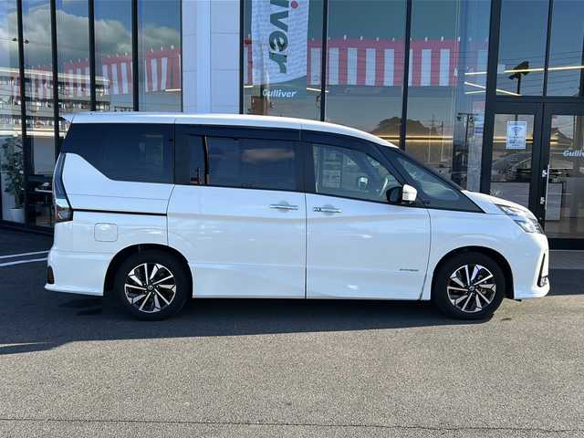 日産 セレナ ハイウェイスター V 岐阜県 2021(令3)年 0.5万km ブリリアントホワイトパール ＳＤナビ　/全方位カメラ　/ドライブレコーダー　/ＥＴＣ　/プロパイロット　/前後コーナーセンサー　/アイドリングストップ　/両側パワースライド　/ＬＥＤヘッドライト　/オートライト　/革巻きステアリング　/スマートキー/プッシュスタート/純正16インチアルミホイール/フロアマット