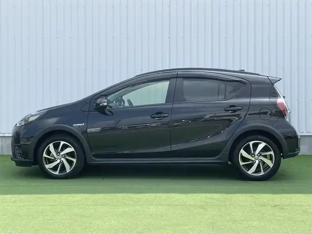 トヨタ アクア クロスオーバー 香川県 2019(平31)年 6.3万km ブラックマイカ 登録時走行距離：62498km/プリクラッシュセーフティシステム/レーンキープアシスト/クリアランスソナー/オートハイビーム/LEDヘッドライト/オートライト/フォグランプ/ビルトインETC/ドライブレコーダー/ハーフレザーシート/シートヒーター/横滑り防止装置/純正フロアマット/プッシュスタート/スマートキー