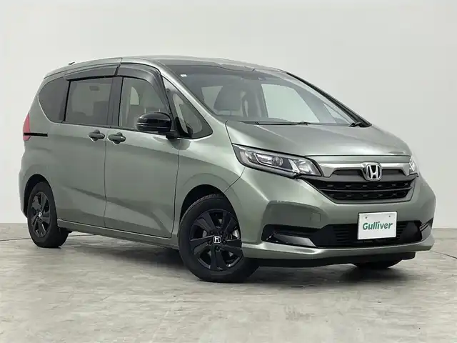 ホンダ フリード ハイブリット G ブラックスタイル 群馬県 2023(令5)年 0.7万km シルバーミストグリーンM 純正９インチナビ　バックカメラ　衝突軽減ブレーキ　レーダークルーズコントロール　レーンキープアシスト　シートヒーター　両側パワースライドドア　コーナーセンサー　ドライブレコーダー　ＥＴＣ　禁煙車
