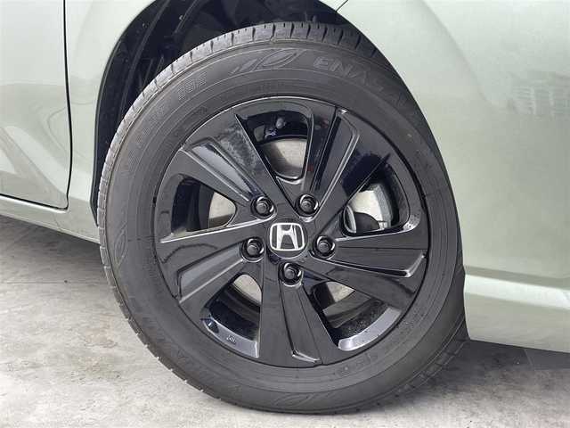 ホンダ フリード ハイブリット G ブラックスタイル 群馬県 2023(令5)年 0.7万km シルバーミストグリーンM 純正９インチナビ　バックカメラ　衝突軽減ブレーキ　レーダークルーズコントロール　レーンキープアシスト　シートヒーター　両側パワースライドドア　コーナーセンサー　ドライブレコーダー　ＥＴＣ　禁煙車