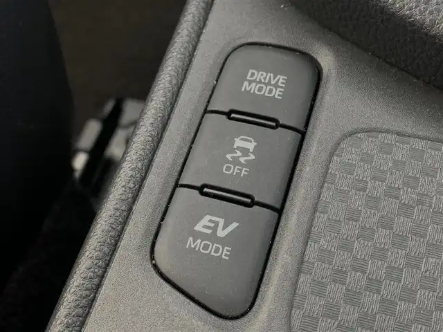 トヨタ ヤリスクロス ハイブリッド Z 大阪府 2022(令4)年 4.3万km ホワイトパールクリスタルシャイン 純正８インチナビ/   Bluetooth/USB/衝突軽減/ＢＳＭ/全方位モニター/前席シートヒーター/レーダークルーズコントロール/パワーシート/ドライブレコーダー/純正フロアマット/プッシュスタート/スマートキー/ハーフレザー/ＥＴＣ/ＬＥＤライト
