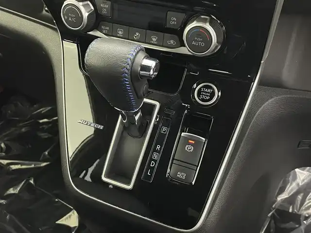 日産 セレナ オーテック スポーツスペック 埼玉県 2021(令3)年 2万km ブリリアントホワイトパール 純正１０インチナビ　アラウンドビューモニター　プロパイロット　両側電動スライドドア　ＥＴＣ　ドライブレコーダー　デジタルインナーミラー　シートヒーター　ステアリングヒーター　ＢＳＭ　衝突被害軽減