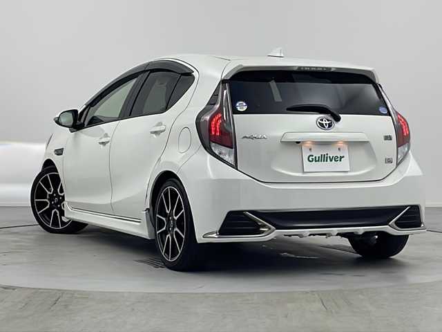 トヨタ アクア G G’s 愛知県 2016(平28)年 4.8万km ライムホワイトパールクリスタルシャイン 社外8インチナビ（サイバーナビ）　/   フルセグTV/CD/DVD/Bluetooth /USB /バックカメラ　　/横滑り防止装置/クルーズコントロール/レーンキープアシスト/ドライブレコーダー（前方）/オートマチックハイビーム/純正フロアマット/プッシュスタート/スマートキー　/純正17インチアルミホイール（G’s）　/純正エアロ（フロント、リア、サイド）　/LEDヘッドランプ　/ETC/LED　