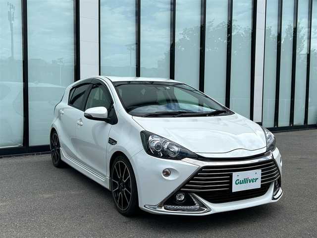 トヨタ アクア G G’s 大阪府 2016(平28)年 4.8万km ライムホワイトパールクリスタルシャイン 社外8インチナビ（サイバーナビ）　/   フルセグTV/CD/DVD/Bluetooth /USB /バックカメラ　　/横滑り防止装置/クルーズコントロール/レーンキープアシスト/ドライブレコーダー（前方）/オートマチックハイビーム/純正フロアマット/プッシュスタート/スマートキー　/純正17インチアルミホイール（G’s）　/純正エアロ（フロント、リア、サイド）　/LEDヘッドランプ　/ETC/LED　