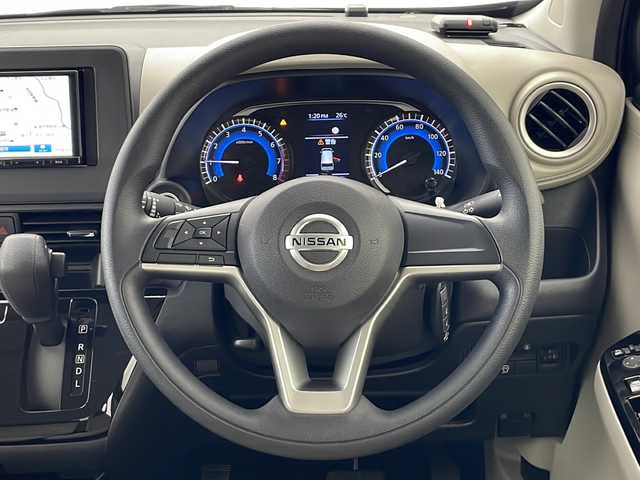 日産 デイズ X 秋田県 2023(令5)年 1.5万km ブラック 4WD/社外ナビ/(Bluetooth/FM/AM)/バックカメラ/衝突被害軽減システム/ふらつき警報/ビークルダイナミクスコントロール(VDC)/アイドリングストップ/プッシュスタート/スマートキー/スペアキー/オートライト/ハロゲンヘッドライト/前後コーナーセンサー/純正アルミホイール/社外フロアマット/ETC/取扱説明書/保証書