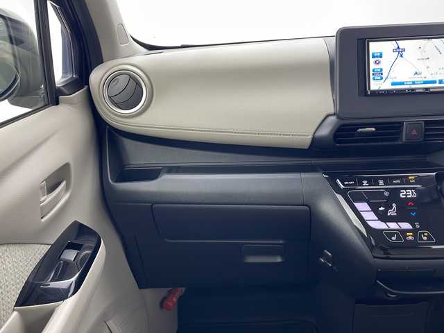 日産 デイズ X 秋田県 2023(令5)年 1.5万km ブラック 4WD/社外ナビ/(Bluetooth/FM/AM)/バックカメラ/衝突被害軽減システム/ふらつき警報/ビークルダイナミクスコントロール(VDC)/アイドリングストップ/プッシュスタート/スマートキー/スペアキー/オートライト/ハロゲンヘッドライト/前後コーナーセンサー/純正アルミホイール/社外フロアマット/ETC/取扱説明書/保証書