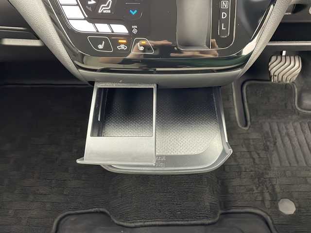 日産 デイズ X 秋田県 2023(令5)年 1.5万km ブラック 4WD/社外ナビ/(Bluetooth/FM/AM)/バックカメラ/衝突被害軽減システム/ふらつき警報/ビークルダイナミクスコントロール(VDC)/アイドリングストップ/プッシュスタート/スマートキー/スペアキー/オートライト/ハロゲンヘッドライト/前後コーナーセンサー/純正アルミホイール/社外フロアマット/ETC/取扱説明書/保証書