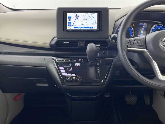 日産 デイズ X 秋田県 2023(令5)年 1.5万km ブラック 4WD/社外ナビ/(Bluetooth/FM/AM)/バックカメラ/衝突被害軽減システム/ふらつき警報/ビークルダイナミクスコントロール(VDC)/アイドリングストップ/プッシュスタート/スマートキー/スペアキー/オートライト/ハロゲンヘッドライト/前後コーナーセンサー/純正アルミホイール/社外フロアマット/ETC/取扱説明書/保証書