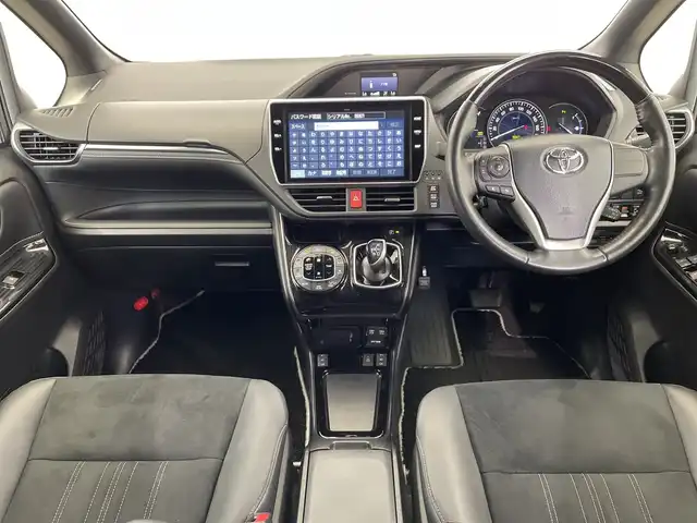 トヨタ エスクァイア ハイブリッド 栃木県 2019(令1)年 3.8万km スパークリングブラックパールクリスタルシャイン 純正10インチナビ/（CD/DVD/Bluetooth/SD/iPod）/バックカメラ/純正ビルトインETC/トヨタセーフティセンス/・プリクラッシュセーフティ/・レーンディパーチャーアラート/・オートマチックハイビーム/・先行発進車お知らせ/・クリアランスソナー/PKSB/前方ドラレコ/両側パワースライドドア/ハーフレザーシート/シートヒーター/禁煙車/ステアリングヒーター/フリップダウンモニター/オートライト/LEDヘッドライト/AC100V電源/スマートキー/プッシュスタート/ステアリングスイッチ/電動格納ミラー/純正アルミホイール/純正フロアマット