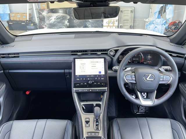 レクサス ＬＢＸ モリゾウ RR 富山県 2024(令6)年 0.3万km パールⅡ 4WD/ワンオーナー/特別仕様車（MorizoRR）/マークレビンソンプレミアムサウンド/LEXUSプロテクションフィルムセット/マルチカラーイルミネーションパッケージ/RR専用鍛造19インチアルミホイール/LEXUS赤キャリパー/ダイナミックターボ/レクサスセーフティシステムプラス/床下透過式パノラミックビューモニター/ブラインドスポットモニター/レーダークルーズコントロール/クリアランスソナー/レーンキープアシスト/パワーバックドア/前後ドライブレコーダー/純正ナビ/フルセグ/ETC2.0/ステアリングヒーター/快適温熱ヒーター