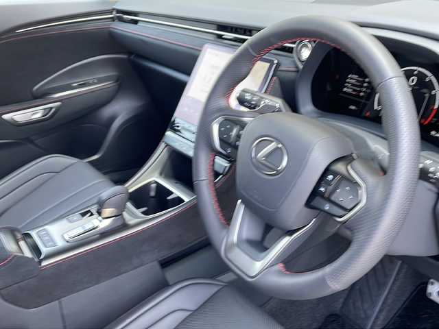 レクサス ＬＢＸ モリゾウ RR 富山県 2024(令6)年 0.3万km パールⅡ 4WD/ワンオーナー/特別仕様車（MorizoRR）/マークレビンソンプレミアムサウンド/LEXUSプロテクションフィルムセット/マルチカラーイルミネーションパッケージ/RR専用鍛造19インチアルミホイール/LEXUS赤キャリパー/ダイナミックターボ/レクサスセーフティシステムプラス/床下透過式パノラミックビューモニター/ブラインドスポットモニター/レーダークルーズコントロール/クリアランスソナー/レーンキープアシスト/パワーバックドア/前後ドライブレコーダー/純正ナビ/フルセグ/ETC2.0/ステアリングヒーター/快適温熱ヒーター