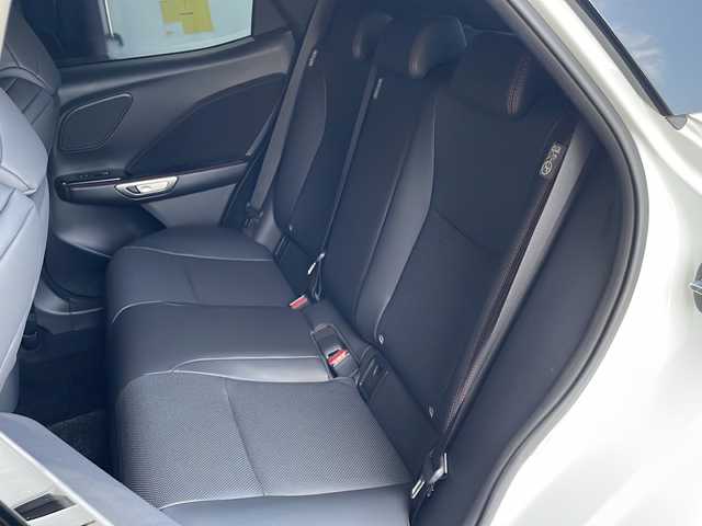 レクサス ＬＢＸ モリゾウ RR 富山県 2024(令6)年 0.3万km パールⅡ 4WD/ワンオーナー/特別仕様車（MorizoRR）/マークレビンソンプレミアムサウンド/LEXUSプロテクションフィルムセット/マルチカラーイルミネーションパッケージ/RR専用鍛造19インチアルミホイール/LEXUS赤キャリパー/ダイナミックターボ/レクサスセーフティシステムプラス/床下透過式パノラミックビューモニター/ブラインドスポットモニター/レーダークルーズコントロール/クリアランスソナー/レーンキープアシスト/パワーバックドア/前後ドライブレコーダー/純正ナビ/フルセグ/ETC2.0/ステアリングヒーター/快適温熱ヒーター
