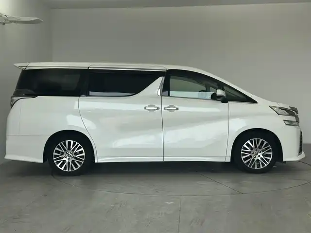 トヨタ ヴェルファイア Z Gエディション 広島県 2016(平28)年 4.8万km ホワイトパールクリスタルシャイン 純正ナビ/後席フリップダウン/バックカメラ/クルーズコントロール/パワーシート/ハーフレザー/ステアリングヒーター/電動リアゲード/Bluetooth/フルセグTV/ETC装備/両側パワースライドドア/オットマン/オートホールド/メモリシート/サンシェード/後席オートエアコン/ソナー/純正18インチAW