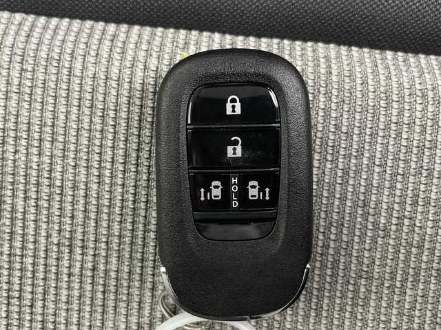 ホンダ Ｎ ＢＯＸ 千葉県 2024(令6)年 0.1万km クリスタルブラックパール Honda CONNECT for Gather ＋ ナビキット/Honda SENSING/フルセグTV/Bluetooth/CD/DVD/バックカメラ/前側ドライブレコーダー/ビルトインETC/シートヒーター/スマートキー/スペアキー/プッシュスタート/追従クルーズコントロール/レーンキープアシスト/衝突軽減ブレーキ/オートマチックハイビーム/LEDヘッドライト