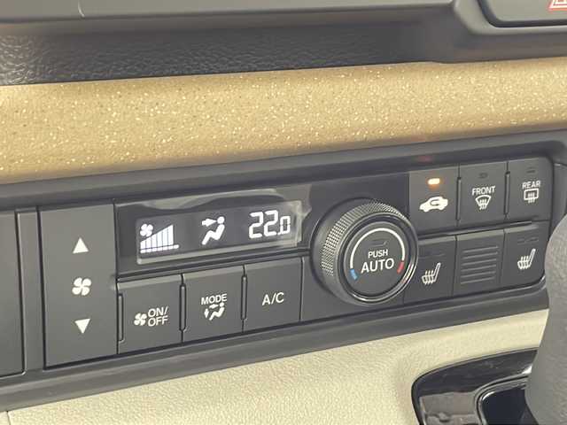 ホンダ Ｎ ＢＯＸ 千葉県 2024(令6)年 0.1万km クリスタルブラックパール Honda CONNECT for Gather ＋ ナビキット/Honda SENSING/フルセグTV/Bluetooth/CD/DVD/バックカメラ/前側ドライブレコーダー/ビルトインETC/シートヒーター/スマートキー/スペアキー/プッシュスタート/追従クルーズコントロール/レーンキープアシスト/衝突軽減ブレーキ/オートマチックハイビーム/LEDヘッドライト