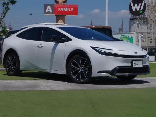 トヨタ プリウス Z 千葉県 2025(令7)年 1万km プラチナホワイトパールマイカ Toyota Safety Sense/・プリクラッシュセーフティ/・レーンディパーチャーアラート/・オートハイビーム/・レーダークルーズコントロール/・ブラインドスポットモニター/純正コネクティッドナビ/地デジTV/【Bluetooth接続】/パノラミックビューモニター/ドライブレコーダー（前後撮影）【TZ-DR210】/運転席パワーシート/革巻きステアリング/ステアリングスイッチ/ステアリングヒーター/ETC（2.0）/LEDヘッドライト/ウインカーミラー/クリアランスソナー/純正19インチアルミホイル/サイド/カーテンエアバッグ/スマートキー