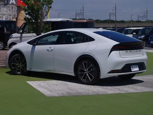 トヨタ プリウス Z 千葉県 2025(令7)年 1万km プラチナホワイトパールマイカ Toyota Safety Sense/・プリクラッシュセーフティ/・レーンディパーチャーアラート/・オートハイビーム/・レーダークルーズコントロール/・ブラインドスポットモニター/純正コネクティッドナビ/地デジTV/【Bluetooth接続】/パノラミックビューモニター/ドライブレコーダー（前後撮影）【TZ-DR210】/運転席パワーシート/革巻きステアリング/ステアリングスイッチ/ステアリングヒーター/ETC（2.0）/LEDヘッドライト/ウインカーミラー/クリアランスソナー/純正19インチアルミホイル/サイド/カーテンエアバッグ/スマートキー