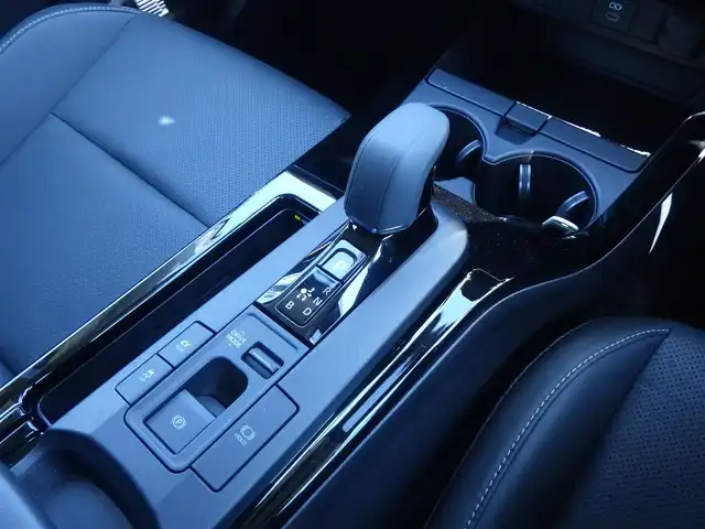トヨタ プリウス Z 千葉県 2025(令7)年 1万km プラチナホワイトパールマイカ Toyota Safety Sense/・プリクラッシュセーフティ/・レーンディパーチャーアラート/・オートハイビーム/・レーダークルーズコントロール/・ブラインドスポットモニター/純正コネクティッドナビ/地デジTV/【Bluetooth接続】/パノラミックビューモニター/ドライブレコーダー（前後撮影）【TZ-DR210】/運転席パワーシート/革巻きステアリング/ステアリングスイッチ/ステアリングヒーター/ETC（2.0）/LEDヘッドライト/ウインカーミラー/クリアランスソナー/純正19インチアルミホイル/サイド/カーテンエアバッグ/スマートキー