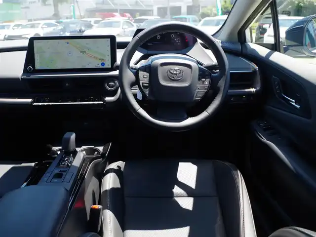 トヨタ プリウス Z 千葉県 2025(令7)年 1万km プラチナホワイトパールマイカ Toyota Safety Sense/・プリクラッシュセーフティ/・レーンディパーチャーアラート/・オートハイビーム/・レーダークルーズコントロール/・ブラインドスポットモニター/純正コネクティッドナビ/地デジTV/【Bluetooth接続】/パノラミックビューモニター/ドライブレコーダー（前後撮影）【TZ-DR210】/運転席パワーシート/革巻きステアリング/ステアリングスイッチ/ステアリングヒーター/ETC（2.0）/LEDヘッドライト/ウインカーミラー/クリアランスソナー/純正19インチアルミホイル/サイド/カーテンエアバッグ/スマートキー