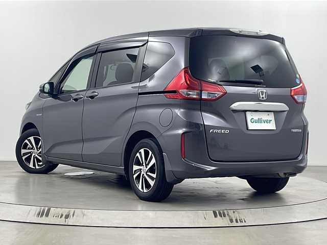 ホンダ フリード ハイブリット EX 埼玉県 2017(平29)年 5.5万km モダンスティールM 純正７インチナビ（VXM-174VFXi/）/バックカメラ/両側パワースライドドア/ビルトインＥＴＣ/前席シートヒーター/アダプティブクルーズコントロール/レーンキープアシスト/衝突軽減ブレーキ/横滑り防止装置/車線逸脱警報/ロールサンシェード/オートライト/LEDヘッドライト/ハーフレザーシート/純正フロアマット/純正アルミホイール