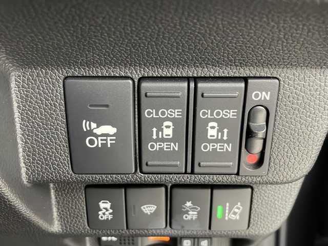 ホンダ フリード ハイブリット EX 埼玉県 2017(平29)年 5.5万km モダンスティールM 純正７インチナビ（VXM-174VFXi/）/バックカメラ/両側パワースライドドア/ビルトインＥＴＣ/前席シートヒーター/アダプティブクルーズコントロール/レーンキープアシスト/衝突軽減ブレーキ/横滑り防止装置/車線逸脱警報/ロールサンシェード/オートライト/LEDヘッドライト/ハーフレザーシート/純正フロアマット/純正アルミホイール