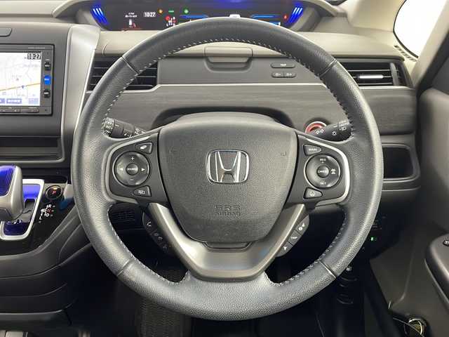 ホンダ フリード ハイブリット EX 埼玉県 2017(平29)年 5.5万km モダンスティールM 純正７インチナビ（VXM-174VFXi/）/バックカメラ/両側パワースライドドア/ビルトインＥＴＣ/前席シートヒーター/アダプティブクルーズコントロール/レーンキープアシスト/衝突軽減ブレーキ/横滑り防止装置/車線逸脱警報/ロールサンシェード/オートライト/LEDヘッドライト/ハーフレザーシート/純正フロアマット/純正アルミホイール