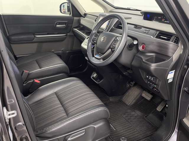 ホンダ フリード ハイブリット EX 埼玉県 2017(平29)年 5.5万km モダンスティールM 純正７インチナビ（VXM-174VFXi/）/バックカメラ/両側パワースライドドア/ビルトインＥＴＣ/前席シートヒーター/アダプティブクルーズコントロール/レーンキープアシスト/衝突軽減ブレーキ/横滑り防止装置/車線逸脱警報/ロールサンシェード/オートライト/LEDヘッドライト/ハーフレザーシート/純正フロアマット/純正アルミホイール