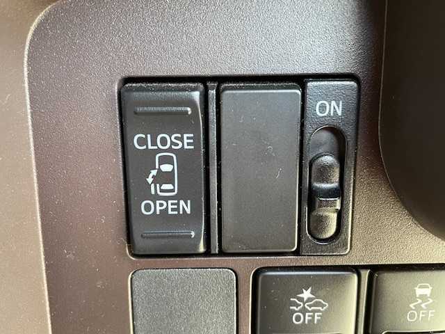 トヨタ ルーミー X S 富山県 2018(平30)年 8.7万km パールホワイトⅢ (株)IDOMが運営する【じしゃロン富山店】の自社ローン専用車両になります。こちらは現金またはオートローンご利用時の価格です。自社ローンご希望の方は別途その旨お申し付け下さい/プリクラッシュブレーキアシスト/コーナーセンサー/横滑り防止装置/KENWOODナビ/ETC/片側パワースライドドア/プッシュスタート/スマートキー/オートライト/取説/保証書/記録簿