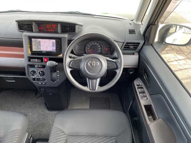 トヨタ ルーミー X S 富山県 2018(平30)年 8.7万km パールホワイトⅢ (株)IDOMが運営する【じしゃロン富山店】の自社ローン専用車両になります。こちらは現金またはオートローンご利用時の価格です。自社ローンご希望の方は別途その旨お申し付け下さい/プリクラッシュブレーキアシスト/コーナーセンサー/横滑り防止装置/KENWOODナビ/ETC/片側パワースライドドア/プッシュスタート/スマートキー/オートライト/取説/保証書/記録簿