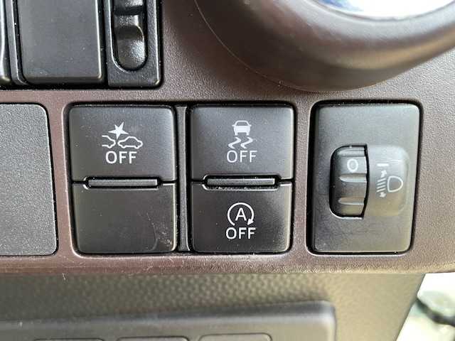 トヨタ ルーミー X S 富山県 2018(平30)年 8.7万km パールホワイトⅢ (株)IDOMが運営する【じしゃロン富山店】の自社ローン専用車両になります。こちらは現金またはオートローンご利用時の価格です。自社ローンご希望の方は別途その旨お申し付け下さい/プリクラッシュブレーキアシスト/コーナーセンサー/横滑り防止装置/KENWOODナビ/ETC/片側パワースライドドア/プッシュスタート/スマートキー/オートライト/取説/保証書/記録簿