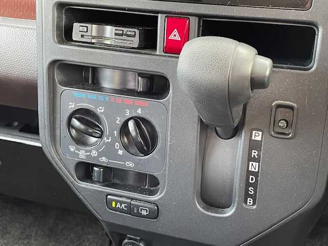 トヨタ ルーミー X S 富山県 2018(平30)年 8.7万km パールホワイトⅢ (株)IDOMが運営する【じしゃロン富山店】の自社ローン専用車両になります。こちらは現金またはオートローンご利用時の価格です。自社ローンご希望の方は別途その旨お申し付け下さい/プリクラッシュブレーキアシスト/コーナーセンサー/横滑り防止装置/KENWOODナビ/ETC/片側パワースライドドア/プッシュスタート/スマートキー/オートライト/取説/保証書/記録簿