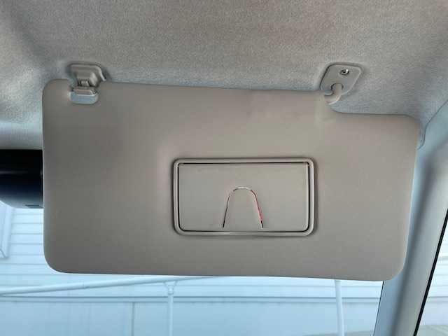 トヨタ ルーミー X S 富山県 2018(平30)年 8.7万km パールホワイトⅢ (株)IDOMが運営する【じしゃロン富山店】の自社ローン専用車両になります。こちらは現金またはオートローンご利用時の価格です。自社ローンご希望の方は別途その旨お申し付け下さい/プリクラッシュブレーキアシスト/コーナーセンサー/横滑り防止装置/KENWOODナビ/ETC/片側パワースライドドア/プッシュスタート/スマートキー/オートライト/取説/保証書/記録簿