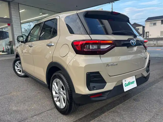 トヨタ ライズ G 愛知県 2024(令6)年 0.9万km ナチュラルベージュマイカM ワンオーナー/純正ディスプレイオーディオ/ラジオ/BT/USB/HDMI/フルセグTV/バックカメラ/ETC/衝突軽減ブレーキ/BSM/電動パーキング/オートホールド機能/プッシュスタート/純正フロアマット/LEDヘッドライト/スマートキー×2