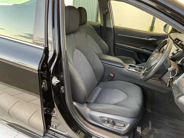 トヨタ カムリ G 愛知県 2017(平29)年 8.9万km 黒 トヨタセーフティセンス/純正ナビ/レーダークルーズコントロール/バックカメラ/コーナーセンサー/アルミホイール/ブラインドスポットモニター/LEDヘッドライト/オートマチックハイビーム/ドライブレコーダー/ETC/衝突軽減システム/フルセグ/CD DVD/Bluetooth/ステアリングスイッチ/スマートキー/プッシュスタート