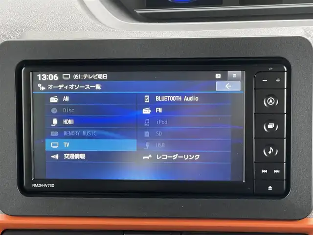 ダイハツ タント ファンクロス 東京都 2025(令7)年 0.3万km レイクブルーメタリック 純正ナビ(NMZN-W73D)/【AM/FM/DISC/HDMI/TV/BT/ipod/SD/USB】/パノラマモニター/ドライブレコーダー/両側電動スライドドア/衝突被害軽減ブレーキ/横滑り防止装置/シートヒーター/コーナーセンサー/後席モニター/電子パーキング/ルーフレール/LEDヘッドライト/フォグランプ/オートライト/純正14インチAW/プッシュスタート/スマートキー