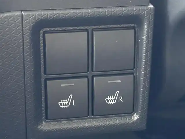 ダイハツ タント ファンクロス 東京都 2025(令7)年 0.3万km レイクブルーメタリック 純正ナビ(NMZN-W73D)/【AM/FM/DISC/HDMI/TV/BT/ipod/SD/USB】/パノラマモニター/ドライブレコーダー/両側電動スライドドア/衝突被害軽減ブレーキ/横滑り防止装置/シートヒーター/コーナーセンサー/後席モニター/電子パーキング/ルーフレール/LEDヘッドライト/フォグランプ/オートライト/純正14インチAW/プッシュスタート/スマートキー