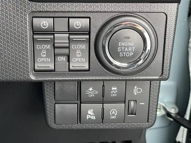 ダイハツ タント ファンクロス 東京都 2025(令7)年 0.3万km レイクブルーメタリック 純正ナビ(NMZN-W73D)/【AM/FM/DISC/HDMI/TV/BT/ipod/SD/USB】/パノラマモニター/ドライブレコーダー/両側電動スライドドア/衝突被害軽減ブレーキ/横滑り防止装置/シートヒーター/コーナーセンサー/後席モニター/電子パーキング/ルーフレール/LEDヘッドライト/フォグランプ/オートライト/純正14インチAW/プッシュスタート/スマートキー