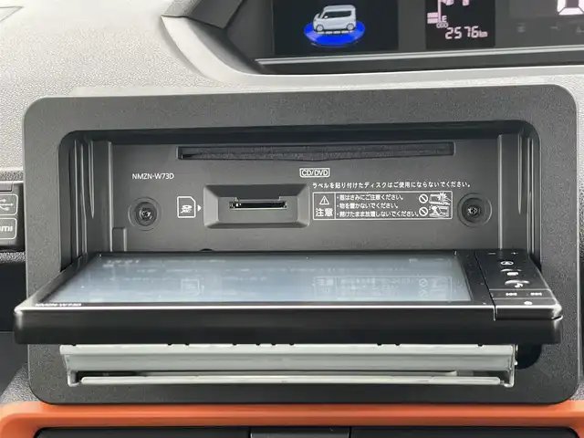 ダイハツ タント ファンクロス 東京都 2025(令7)年 0.3万km レイクブルーメタリック 純正ナビ(NMZN-W73D)/【AM/FM/DISC/HDMI/TV/BT/ipod/SD/USB】/パノラマモニター/ドライブレコーダー/両側電動スライドドア/衝突被害軽減ブレーキ/横滑り防止装置/シートヒーター/コーナーセンサー/後席モニター/電子パーキング/ルーフレール/LEDヘッドライト/フォグランプ/オートライト/純正14インチAW/プッシュスタート/スマートキー