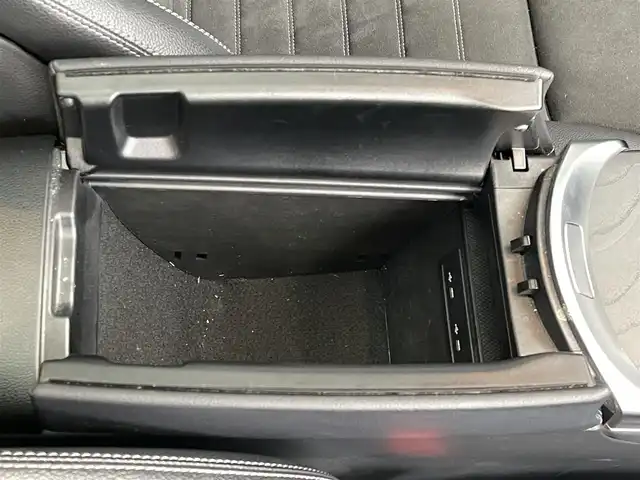 メルセデス・ベンツ ＧＬＣ２２０ d 4マチック AMGライン 山梨県 2020(令2)年 6.3万km 黒 後期　/Ｐサンルーフ　/レーダー　/ＡＣＣ　/ＢＳＡ/ＬＫＡ　/パイロットＡ　/ＨＵＤ　/純正メモリナビ　/全周囲Ｃ　/フルセグ　/黒半革　/シートＨ　Ｐシート　/マルチＢＬＥＤ　/Ａライト　/カープレイ　/保証書　/スペアＫ