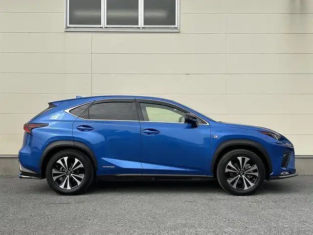 レクサス ＮＸ 300h Fスポーツ 茨城県 2019(令1)年 5.4万km スパークリングメテオM 革巻きステアリング/ステアリングスイッチ/ステアリングヒーター/メーカーナビ/パワーバックドア/三眼LEDヘッドライト/パドルシフト/サンルーフ/レザーシート/シートヒーター/ベンチレーション/レクサスセーフティセンス/レーダークルーズコントロール/ETC/社外4本出しマフラー/社外バネ