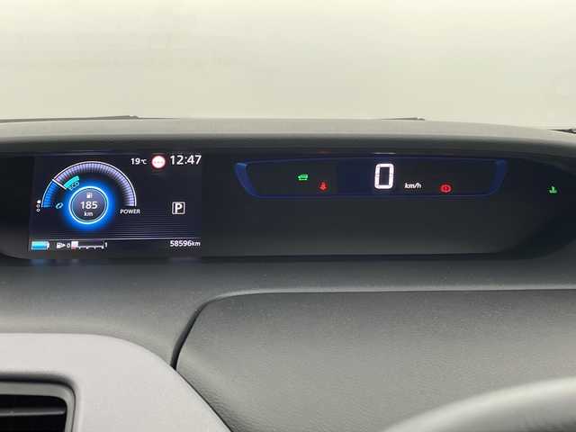 日産 セレナ e－パワー XV 新潟県 2018(平30)年 5.9万km ダイヤモンドブラック エマージェンシーブレーキ/純正フリップダウンモニター/ワンオーナー/純正8インチSDナビ/　　　CD/DVD/Blu-ray/AM/FM/フルセグ/BT/iPod/アラウンドビューモニター/両側パワースライドドア/クルーズコントロール/LEDオートライト/前席シートヒーター/純正アルミホイール付サマータイヤ車載(5ミリ)/インテリジェントパーキングアシスト/リアオートエアコン/ナビ連動ドライブレコーダー/ステアリングスイッチ/ステアリングヒーター/純正フロアマット/ドアバイザー/後席パーソナルテーブル/後席サンシェード/スペアキー/スマートキー/ETC
