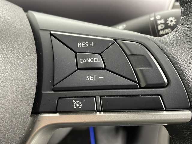 日産 セレナ e－パワー XV 新潟県 2018(平30)年 5.9万km ダイヤモンドブラック エマージェンシーブレーキ/純正フリップダウンモニター/ワンオーナー/純正8インチSDナビ/　　　CD/DVD/Blu-ray/AM/FM/フルセグ/BT/iPod/アラウンドビューモニター/両側パワースライドドア/クルーズコントロール/LEDオートライト/前席シートヒーター/純正アルミホイール付サマータイヤ車載(5ミリ)/インテリジェントパーキングアシスト/リアオートエアコン/ナビ連動ドライブレコーダー/ステアリングスイッチ/ステアリングヒーター/純正フロアマット/ドアバイザー/後席パーソナルテーブル/後席サンシェード/スペアキー/スマートキー/ETC