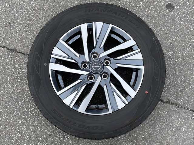日産 セレナ ハイウェイスター V 青森県 2023(令5)年 0.9万km 白 ・4WD/・ワンオーナー/・純正ナビ/・AM/FM/Bluetooth/・アラウンドビューモニター/・フリップダウンモニター/・プロパイロット/・フロントダイナミックパック/・横滑り防止装置/・衝突被害軽減ブレーキ/・車線逸脱防止装置/・先行車発信告知機能/・踏み間違い衝突防止支援/・前後コーナーセンサー/・両側パワースライドドア/・シートヒーター(D＋N席)/・ステアリングヒーター/・純正AW付きサマータイヤ積込/・純正エンジンスターター/・キックセンサー/・デジタルインナーミラー/・置くだけ充電/・ビルトインETC/・純正フロアマット/・サンシェード/・スペアキー/・取扱説明書/・保証書/・プリズムホワイト/スーパーブラック2トーン