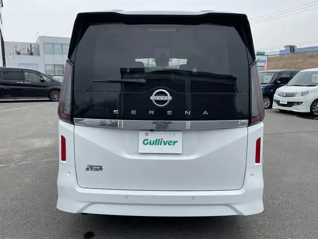 日産 セレナ ハイウェイスター V 青森県 2023(令5)年 0.9万km 白 ・4WD/・ワンオーナー/・純正ナビ/・AM/FM/Bluetooth/・アラウンドビューモニター/・フリップダウンモニター/・プロパイロット/・フロントダイナミックパック/・横滑り防止装置/・衝突被害軽減ブレーキ/・車線逸脱防止装置/・先行車発信告知機能/・踏み間違い衝突防止支援/・前後コーナーセンサー/・両側パワースライドドア/・シートヒーター(D＋N席)/・ステアリングヒーター/・純正AW付きサマータイヤ積込/・純正エンジンスターター/・キックセンサー/・デジタルインナーミラー/・置くだけ充電/・ビルトインETC/・純正フロアマット/・サンシェード/・スペアキー/・取扱説明書/・保証書/・プリズムホワイト/スーパーブラック2トーン