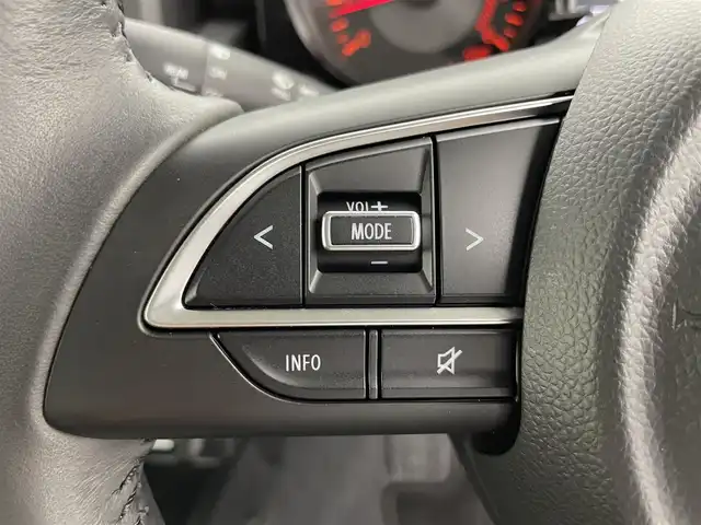 スズキ ジムニー シエラ JC 富山県 2023(令5)年 2.1万km ピュアホワイトP 4WD/社外メモリナビ（AM/FM/CD/USB/BT）/ワンセグTV/バックカメラ/デュアルセンサーブレーキサポート/レーンキープアシスト/クルーズコントロール/横滑り防止装置/ETC/ドライブレコーダー前後/純正15インチAW/前席シートヒーター/ダウンヒルアシストコントロール/LEDヘッドライト/フォグランプ/オートライト/ヘッドライトウォッシャー/社外タイヤカバー/プッシュスタート/スマートキー（スペアキー有）/純正フロアマット/取扱説明書/保証書