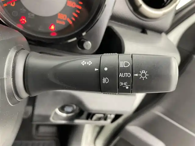 スズキ ジムニー シエラ JC 富山県 2023(令5)年 2.1万km ピュアホワイトP 4WD/社外メモリナビ（AM/FM/CD/USB/BT）/ワンセグTV/バックカメラ/デュアルセンサーブレーキサポート/レーンキープアシスト/クルーズコントロール/横滑り防止装置/ETC/ドライブレコーダー前後/純正15インチAW/前席シートヒーター/ダウンヒルアシストコントロール/LEDヘッドライト/フォグランプ/オートライト/ヘッドライトウォッシャー/社外タイヤカバー/プッシュスタート/スマートキー（スペアキー有）/純正フロアマット/取扱説明書/保証書