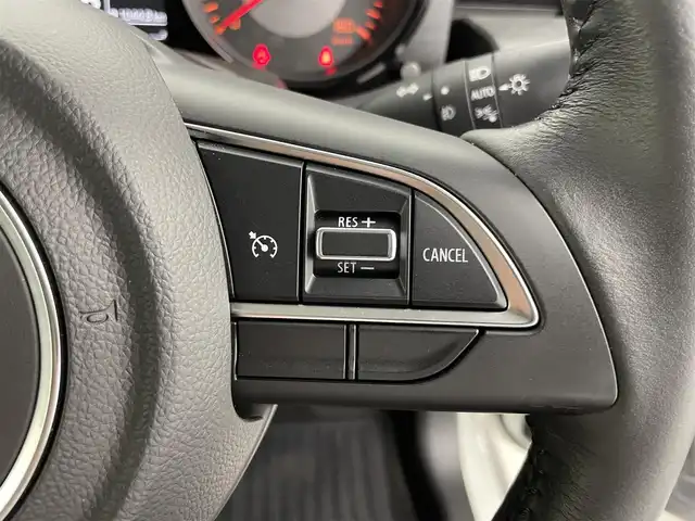 スズキ ジムニー シエラ JC 富山県 2023(令5)年 2.1万km ピュアホワイトP 4WD/社外メモリナビ（AM/FM/CD/USB/BT）/ワンセグTV/バックカメラ/デュアルセンサーブレーキサポート/レーンキープアシスト/クルーズコントロール/横滑り防止装置/ETC/ドライブレコーダー前後/純正15インチAW/前席シートヒーター/ダウンヒルアシストコントロール/LEDヘッドライト/フォグランプ/オートライト/ヘッドライトウォッシャー/社外タイヤカバー/プッシュスタート/スマートキー（スペアキー有）/純正フロアマット/取扱説明書/保証書